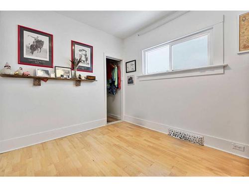 2311 6 Avenue Nw, Calgary, AB - Indoor Photo Showing Other Room