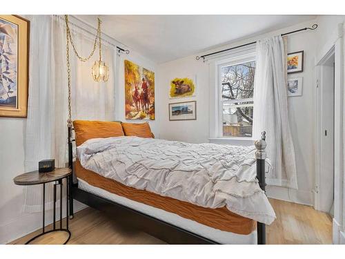 2311 6 Avenue Nw, Calgary, AB - Indoor Photo Showing Bedroom