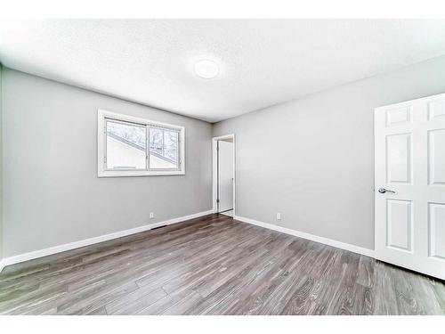 1960 Cottonwood Crescent Se, Calgary, AB - Indoor Photo Showing Other Room