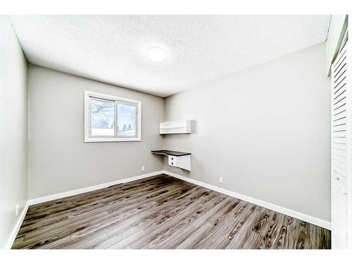 1960 Cottonwood Crescent Se, Calgary, AB - Indoor Photo Showing Other Room