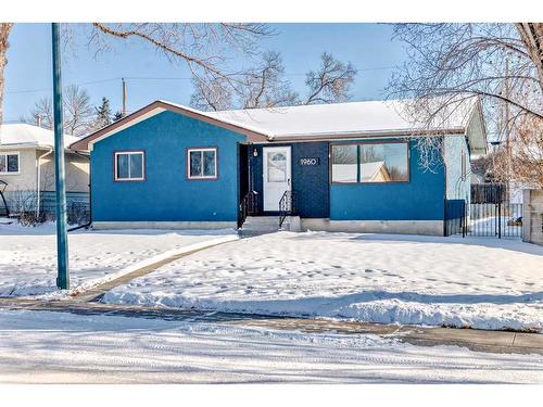 1960 Cottonwood Crescent Se, Calgary, AB - Outdoor