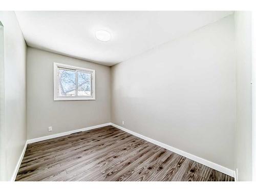 1960 Cottonwood Crescent Se, Calgary, AB - Indoor Photo Showing Other Room