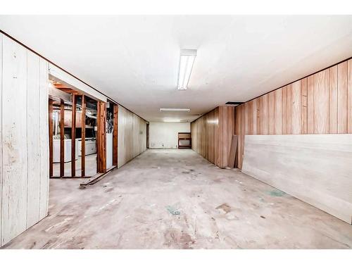 1960 Cottonwood Crescent Se, Calgary, AB - Indoor Photo Showing Other Room