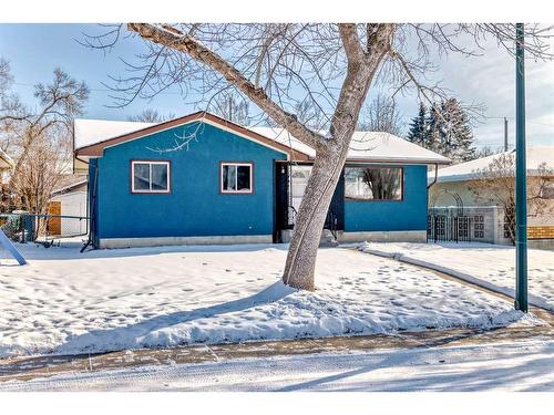 1960 Cottonwood Crescent Se, Calgary, AB - Outdoor