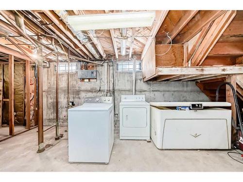 1960 Cottonwood Crescent Se, Calgary, AB - Indoor Photo Showing Laundry Room