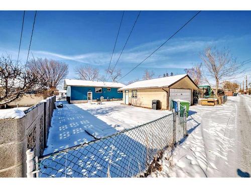 1960 Cottonwood Crescent Se, Calgary, AB - Outdoor