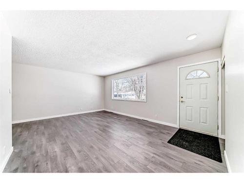 1960 Cottonwood Crescent Se, Calgary, AB - Indoor Photo Showing Other Room