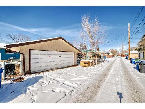 1960 Cottonwood Crescent Se, Calgary, AB - Outdoor