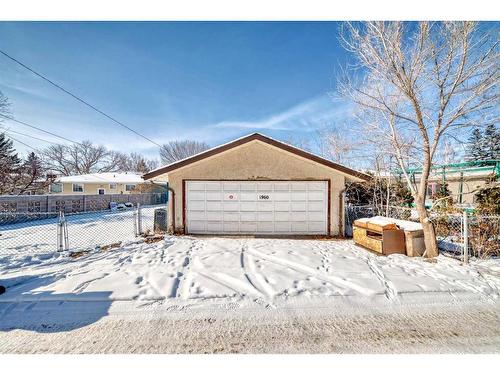 1960 Cottonwood Crescent Se, Calgary, AB - Outdoor