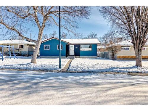 1960 Cottonwood Crescent Se, Calgary, AB - Outdoor