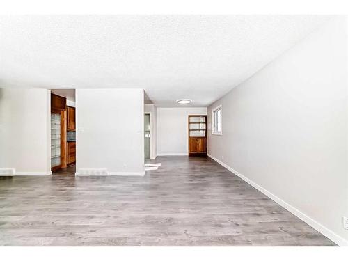 1960 Cottonwood Crescent Se, Calgary, AB - Indoor Photo Showing Other Room