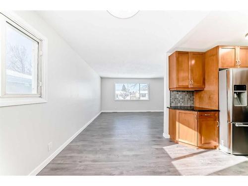 1960 Cottonwood Crescent Se, Calgary, AB - Indoor Photo Showing Kitchen