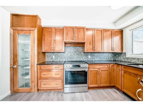 1960 Cottonwood Crescent Se, Calgary, AB - Indoor Photo Showing Kitchen