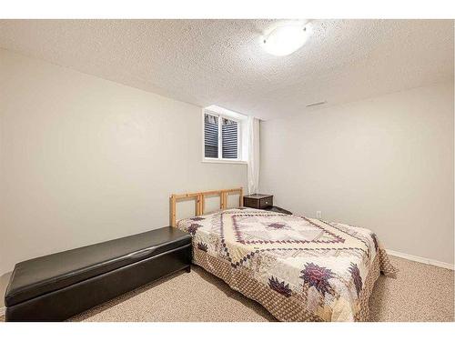 69 New Brighton Green Se, Calgary, AB - Indoor Photo Showing Bedroom