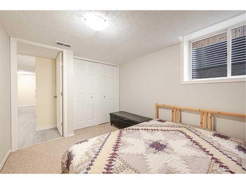 69 New Brighton Green Se, Calgary, AB - Indoor Photo Showing Bedroom