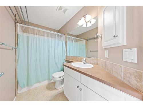 71 Bridleridge Crescent Sw, Calgary, AB - Indoor Photo Showing Bathroom