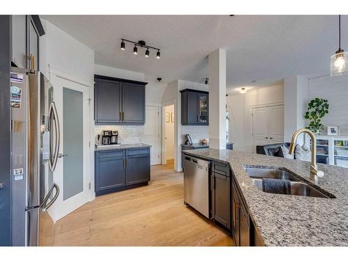 109 Evanspark Gardens Nw, Calgary, AB - Indoor Photo Showing Kitchen With Double Sink With Upgraded Kitchen