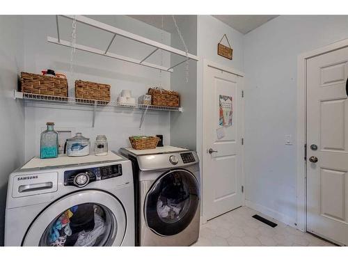 109 Evanspark Gardens Nw, Calgary, AB - Indoor Photo Showing Laundry Room