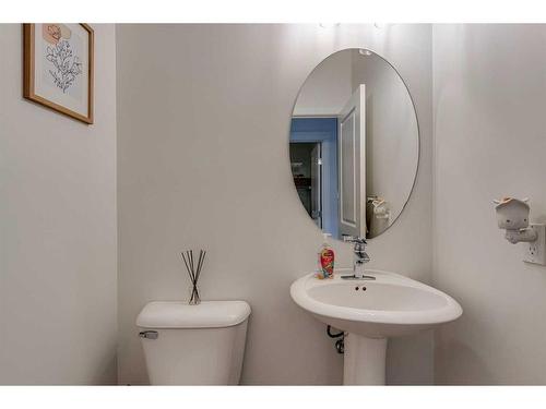 109 Evanspark Gardens Nw, Calgary, AB - Indoor Photo Showing Bathroom