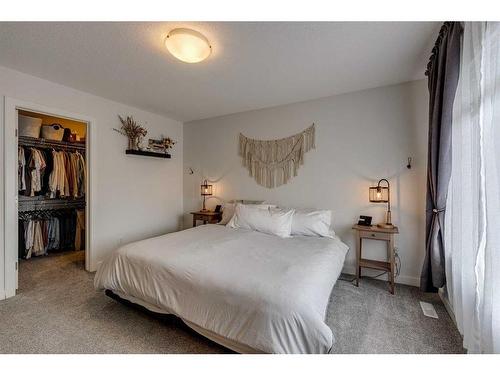 109 Evanspark Gardens Nw, Calgary, AB - Indoor Photo Showing Bedroom