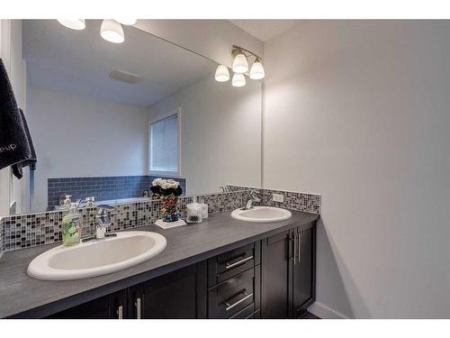 109 Evanspark Gardens Nw, Calgary, AB - Indoor Photo Showing Bathroom