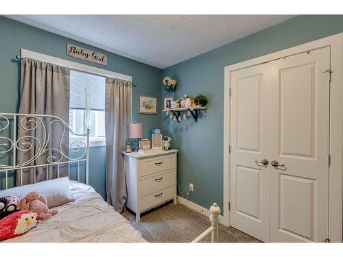 109 Evanspark Gardens Nw, Calgary, AB - Indoor Photo Showing Bedroom