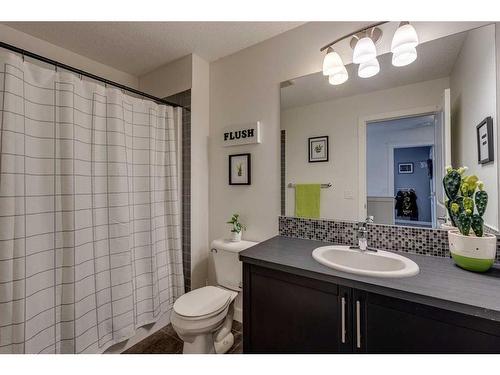 109 Evanspark Gardens Nw, Calgary, AB - Indoor Photo Showing Bathroom