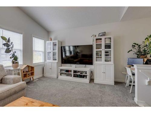 109 Evanspark Gardens Nw, Calgary, AB - Indoor Photo Showing Living Room