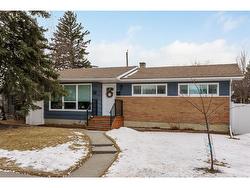 49 Warwick Drive SW Calgary, AB T3C 2R5