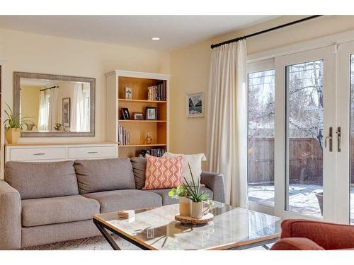 73 Holden Road Sw, Calgary, AB - Indoor Photo Showing Living Room