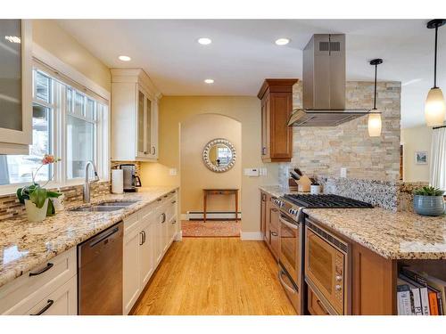 73 Holden Road Sw, Calgary, AB - Indoor Photo Showing Kitchen With Double Sink With Upgraded Kitchen