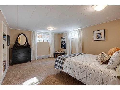 73 Holden Road Sw, Calgary, AB - Indoor Photo Showing Bedroom