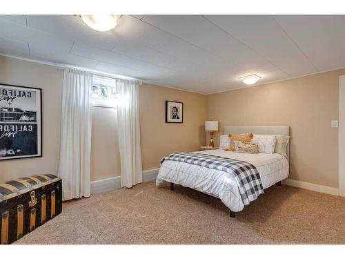 73 Holden Road Sw, Calgary, AB - Indoor Photo Showing Bedroom