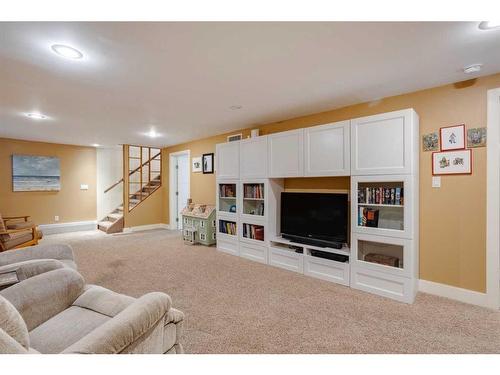 73 Holden Road Sw, Calgary, AB - Indoor