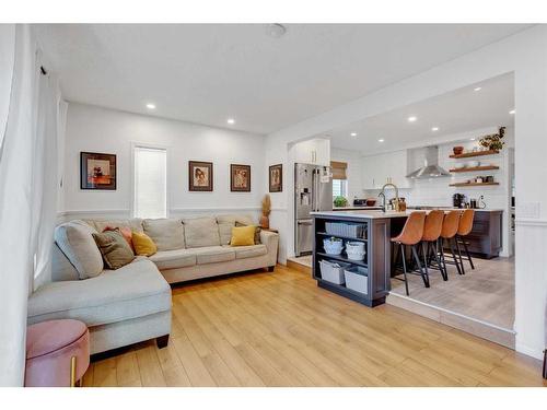 39 Macewan Glen Way Nw, Calgary, AB - Indoor Photo Showing Living Room