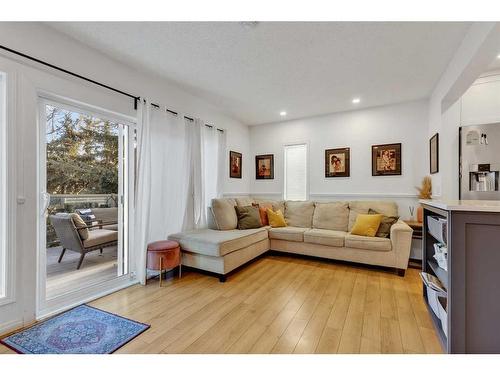 39 Macewan Glen Way Nw, Calgary, AB - Indoor Photo Showing Living Room