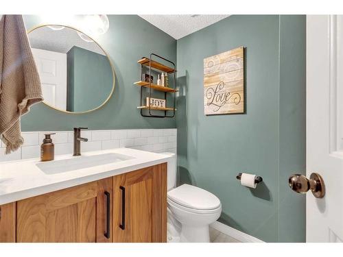 39 Macewan Glen Way Nw, Calgary, AB - Indoor Photo Showing Bathroom