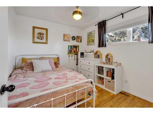 39 Macewan Glen Way Nw, Calgary, AB - Indoor Photo Showing Bedroom