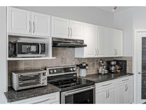 103 Bridle Estates Mews Sw, Calgary, AB - Indoor Photo Showing Kitchen