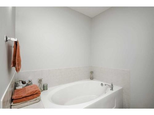 103 Bridle Estates Mews Sw, Calgary, AB - Indoor Photo Showing Bathroom