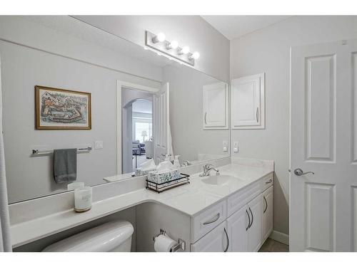 103 Bridle Estates Mews Sw, Calgary, AB - Indoor Photo Showing Bathroom