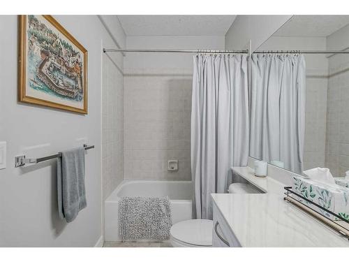 103 Bridle Estates Mews Sw, Calgary, AB - Indoor Photo Showing Bathroom