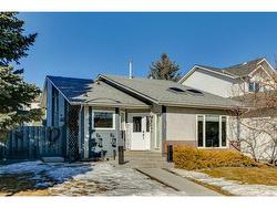 119 Millside Drive SW Calgary, AB T2Y 2R3