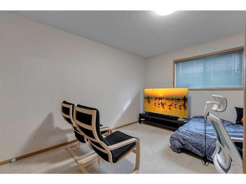 103 Country Hills Villas Nw, Calgary, AB - Indoor Photo Showing Bedroom