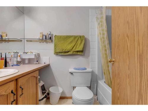 103 Country Hills Villas Nw, Calgary, AB - Indoor Photo Showing Bathroom