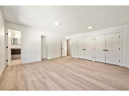 588 Silvergrove Drive Nw, Calgary, AB - Indoor Photo Showing Other Room