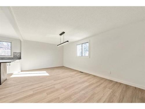 588 Silvergrove Drive Nw, Calgary, AB - Indoor Photo Showing Other Room