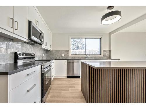 588 Silvergrove Drive Nw, Calgary, AB - Indoor Photo Showing Kitchen With Upgraded Kitchen