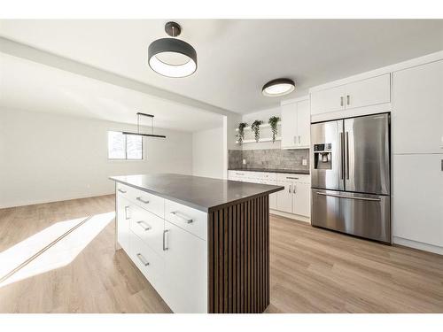 588 Silvergrove Drive Nw, Calgary, AB - Indoor Photo Showing Kitchen