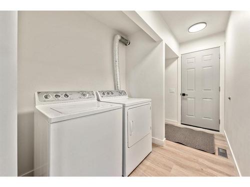 588 Silvergrove Drive Nw, Calgary, AB - Indoor Photo Showing Laundry Room